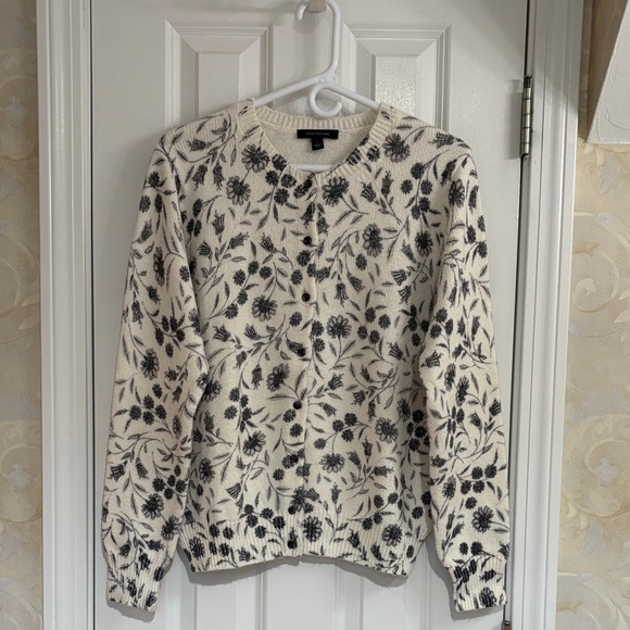 Ann Taylor Sweaters - Ann Taylor Floral Knit Cardigan Sweater in Black, Gray and Cream